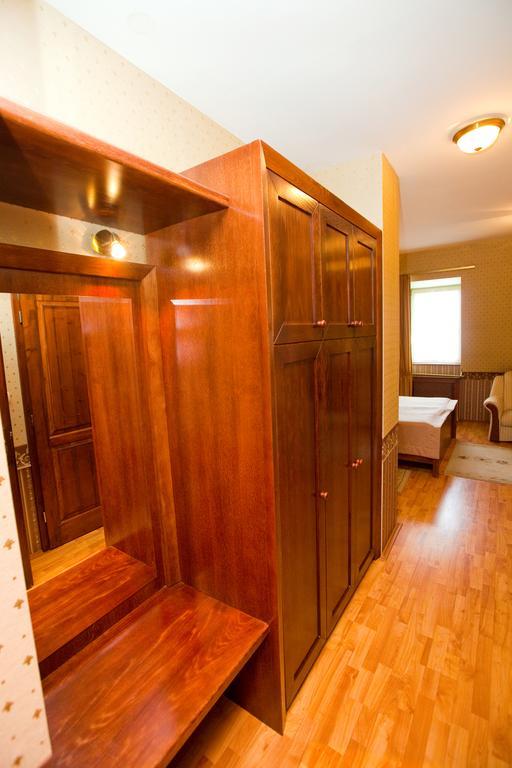 Goecsej Palatinus Etterem Es Panzio Aparthotel Zalaegerszeg Ngoại thất bức ảnh